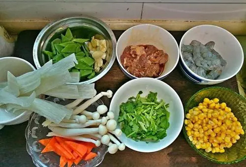 湘菜特色菜清新西瓜皮怎么做？